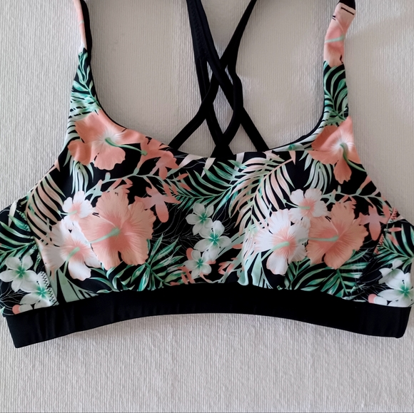 VENUS Sport Bikini Top, size 4 - Picture 2 of 15